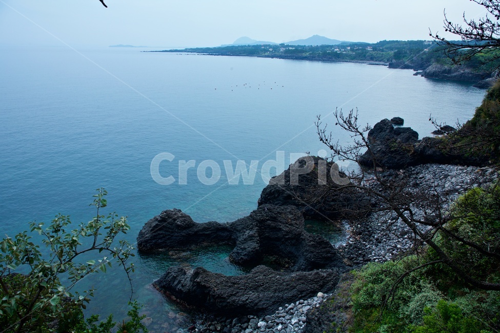 제주도,jeju,바닷가,현무암,화산석,바다,바닷물,하늘,푸른,풍경,자연,풍경,nature,landscape,제주도,jeju,jeju island,promontory,곶,outdoors,옥외,land,땅,water,물,sea,ocean,대양,shoreline,해안선