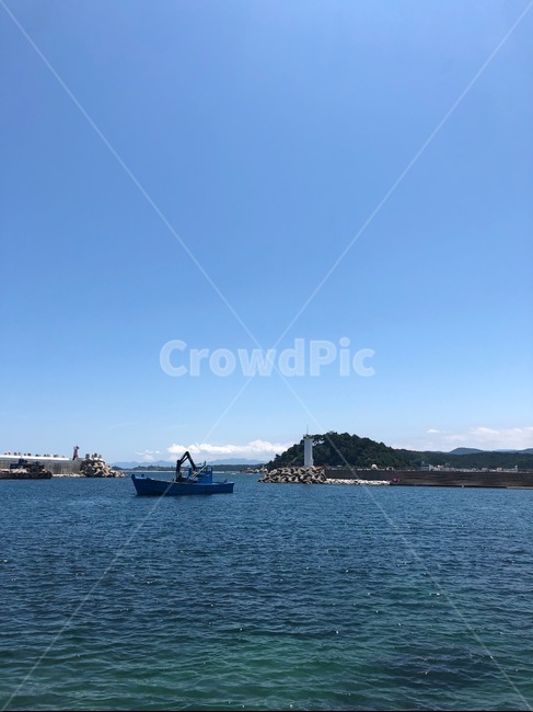 vehicle,차량,transportation,교통,boat,보트,land,땅,nature,자연,outdoors,옥외,water,물,ocean,대양,sea,바다,배,강원도,동해바다,동해,해변,korea,koreasea,한국