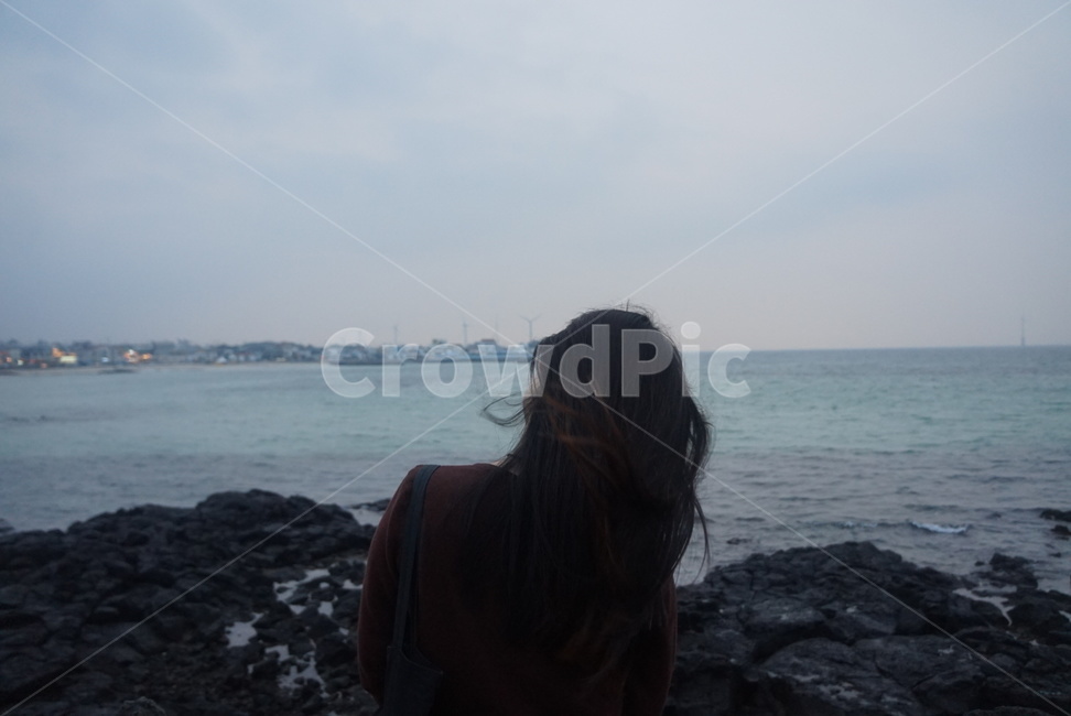 여자,뒷모습,바다,여자뒷모습,제주도,고독함,외로움,쓸쓸함,우울함,슬픔,lonely,solitary