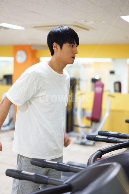 운동,남자,체조,체력단련,헬스,헬스장,자기관리,피트니스,몸관리,운동기구,달리기,런닝머신,근력운동,무산소운동,유산소운동,다이어트,health,gym,fitness,diet,man,runningmachine,running,트레이닝,남성,사람,인물,인간,human,person,남성,남자,man,male,건강,헬스웨어,헬스케어,healthware,health care