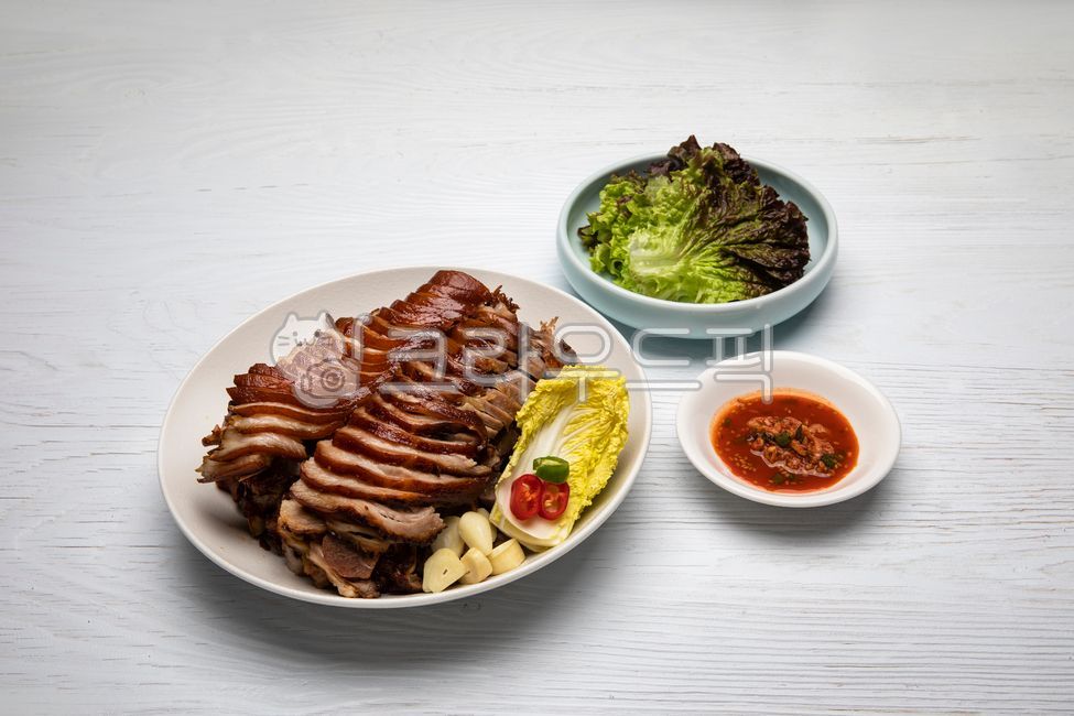 Pork dishes,meat dishes,sidedish,Bossam,sauce,side dish,wegetable,healthy food,Pork feet,foodcooking,wrapping,lettuce,health food,cabbag,chinesecabbagewrap,Cabbage wrap,pork leg,dish,napa cabbage,comfortfood,delivery food,pepper,plate,pork,bowl,Lettuce,pa