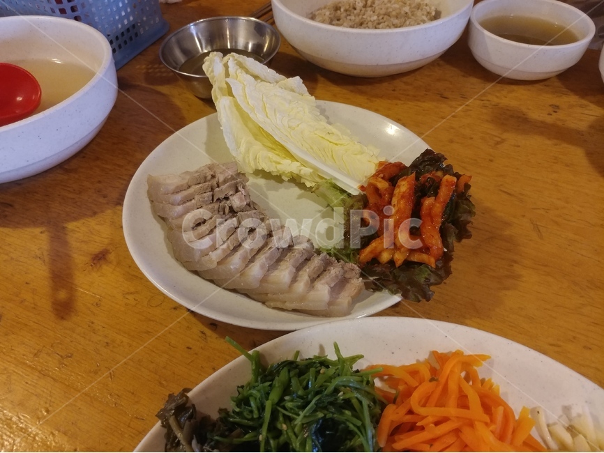 음식,보리밥,푸드,밥,소면,비빔밥,한정식,반찬,메뉴,점심,외식,식당,보쌈,고기요리,정식,야채,한국전통음식,전통음식,음식,식재료,요리,food,cook,meal,dishes,food reserves,육류,고기,meat,한식,한국음식,한국요리,korean food,korean dishes,korean meal,korean cook
