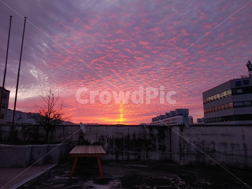 nature,자연,outdoors,옥외,붉은하늘,sky,새벽,dawn,redsky,황혼,하늘,구름,빛,옥상,일출,풍경,자연,풍경,nature,landscape