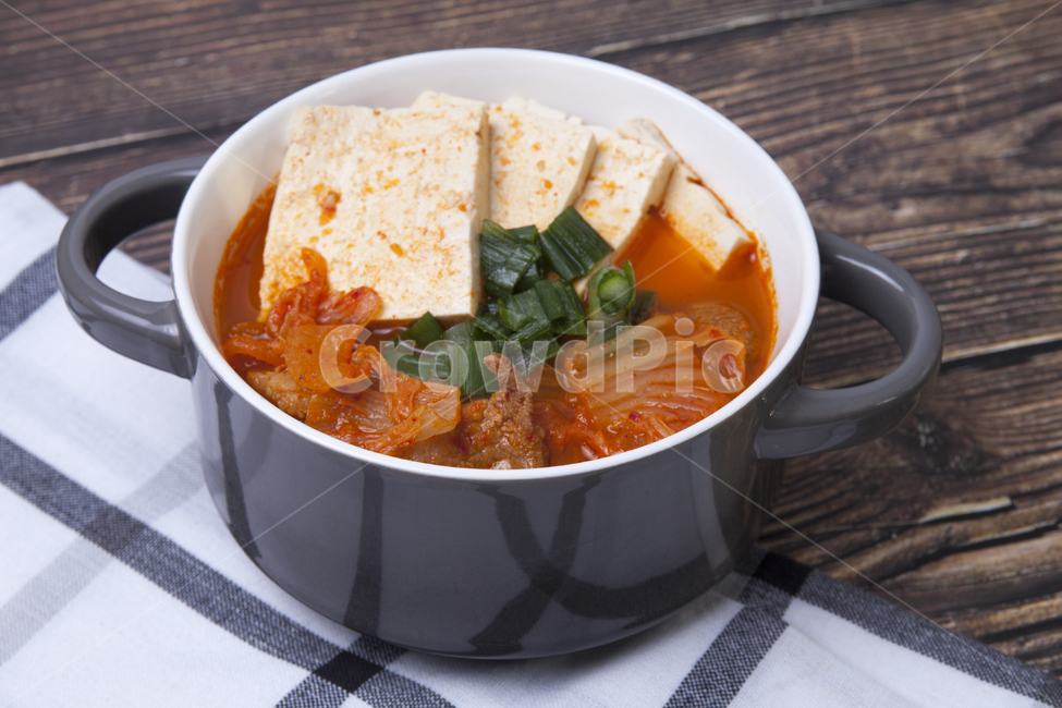 김치찌개,김치,두부,저녁식사,요리,식사,식당,찌개,음식,식재료,요리,food,cook,meal,dishes,food reserves,한식,한국음식,한국요리,korean food,korean dishes,korean meal,korean cook