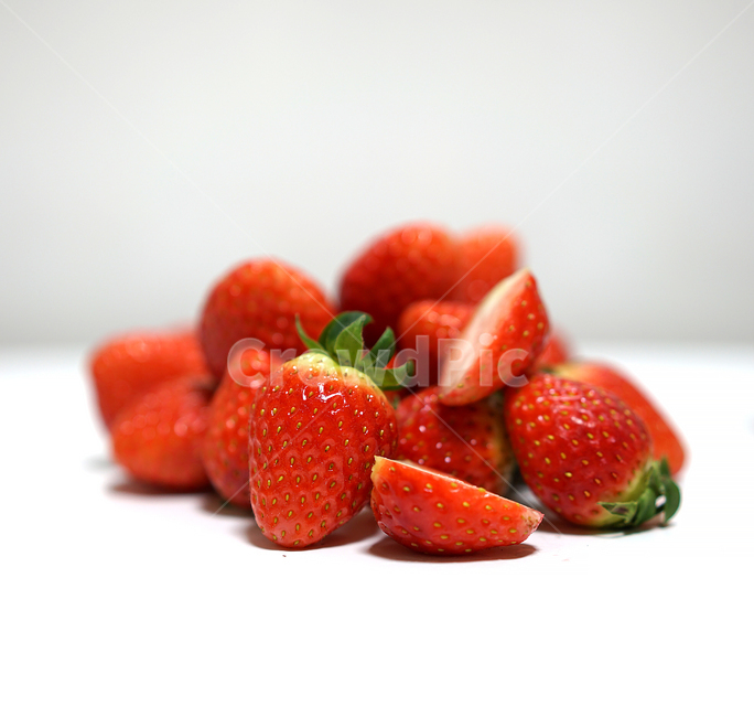 딸기,strawberry,과일,음식,겨울철과일,빨강,레드,red,베리,음식,식재료,요리,food,cook,meal,dishes,food reserves,과일,열매,fruit