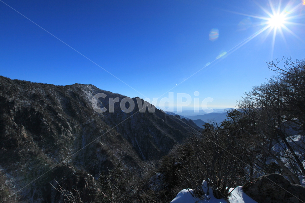 설악산,겨울산,파란하늘,겨울나무,능선,대청봉,겨울산행,등산,겨울,계절,winter,season,자연,풍경,nature,landscape,outdoors,옥외
