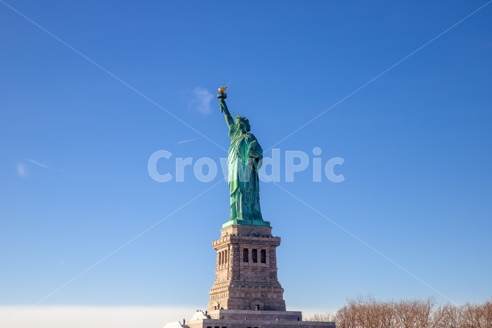 america,american,blue,city,famous,freedom,history,island,landmark,liberty,manhattan,monument,national,new,ny,nyc,sculpture,sky,statue,symbol,thestatueofliberty,torch,tourism,usa,york,미국,뉴욕,기념물,자유의여신상,여신상,자유,상징물,랜드마크,landmark,tourist attraction,해외,외국,세계,foreign,oversea,world,세계랜드마크,해외랜드마크,외국랜드마크,world landmark,world tourist attraction