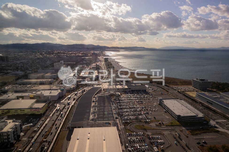 freeway,sky,cloud,Panoramic view of Osaka Ferris Wheel,Ferris wheel,cityscape,highway
