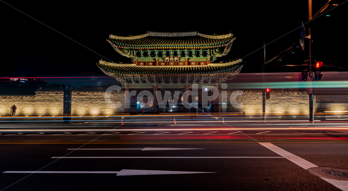 night view,Cultural Heritage,Changgyeonggung Palace,Front Door,car lights
