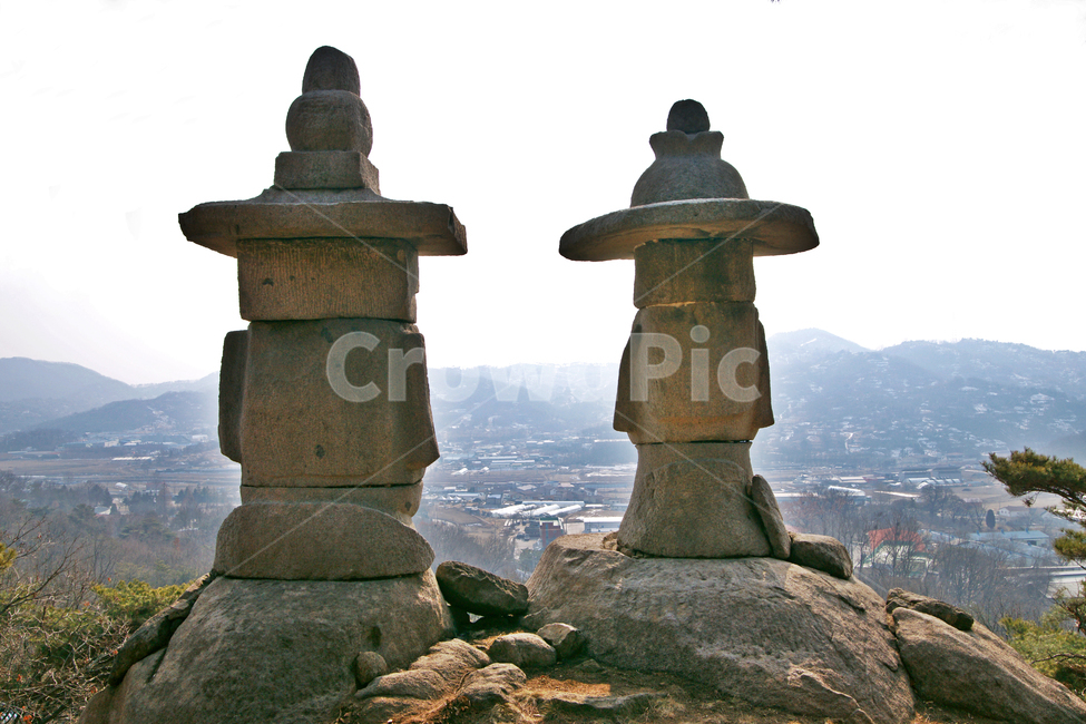 마애이불입상,용미리,파주,고려시대,마애불,국보제93호,암벽,불상,원립불,방립불,쌍미륵석불,설화,전설,선각,선종,한국전통,한국문화,korean traditional,korean culture,조각상,동상,석상,조형물,statue,bronze statue,stone statue