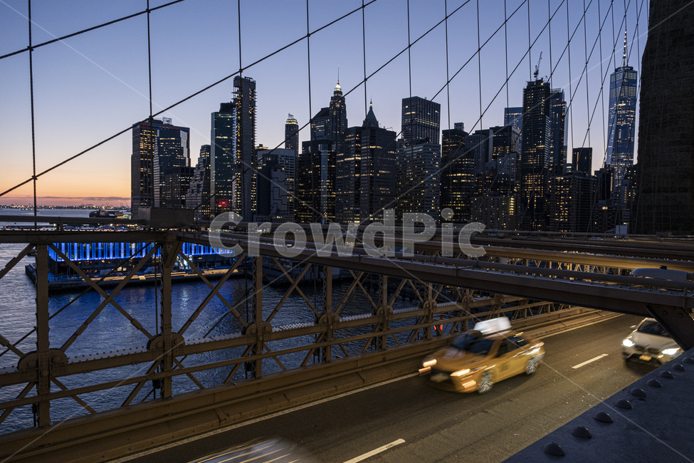 뉴욕,다리,브르클린,밤,저녁,택시,빌딩,지평선,빛,불빛,도로,brooklyn,bridge,newyork,traffic,night,yellow,cab,taxi,fast,야경,밤,풍경,nightscape,night,landscape