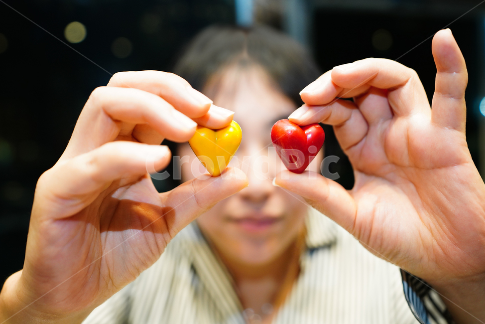 하트,마음,초콜릿,인물,손,컬러,사랑,러브,표현