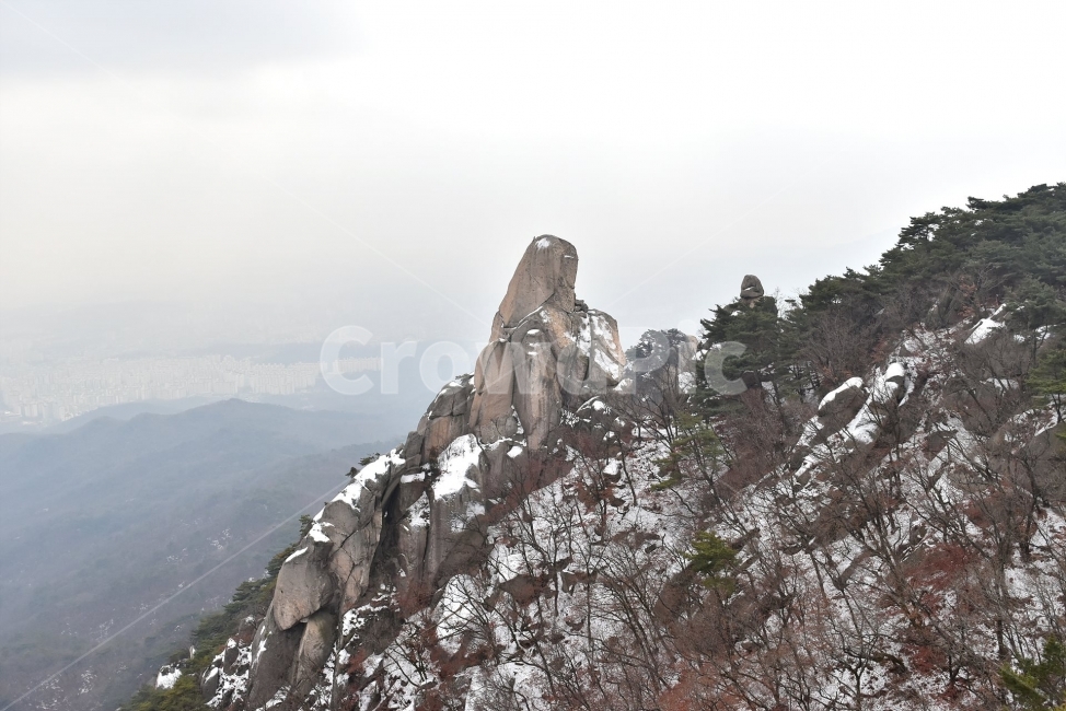 도봉산,풍경,자연,국립공원,서울,도심지,명산,겨울,힐링,산행지,국내여행,자연풍경,산사진,기암,바위,기암절경,Seoul,Korea,National,Park,비경,산행,등산,트레킹,100대명산,바위산,오봉,우이암,선만자,주봉,암릉,사진,감성,장관,조망,겨울,계절,winter,season,자연,풍경,nature,landscape,한국자연풍경,한국자연경관,korea nature landscape,outdoors,옥외,cliff,낭떠러지