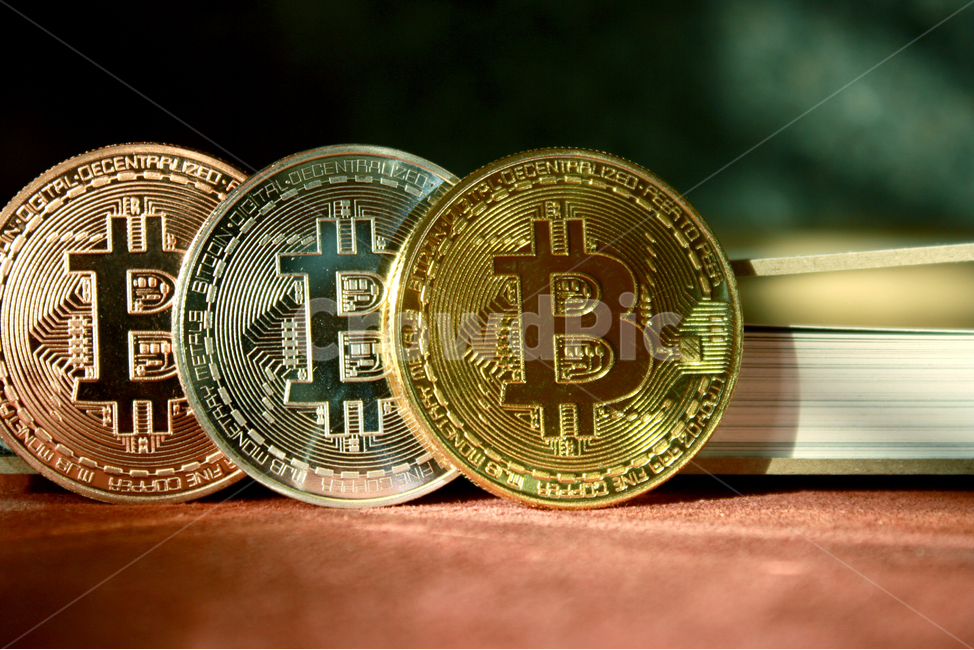비트코인,bitcoin,가상화폐,암호화폐,코인,암호화화폐,금융,돈,finance,banking,money,정보통신기술,전자,it,information,technology,electro,연출,컨셉,direction,concept,비즈니스,산업,투자,전자상거래,cyber,future,블록체인,동전,채굴,전자기기,전자제품,electronic,equipment,시간,산업,industry,industrial,금융,돈,finance,banking,money