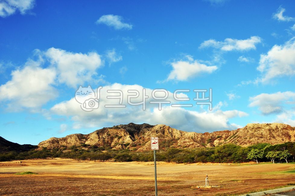 하와이,다이아몬드헤드,산,구름,풍경,잔디,옥외,하늘,필드,자연,경치,공간,언덕,outdoors,view,space,nature,landscape,grass,scenery,mountain,hill,dirt,clouds,field,sky
