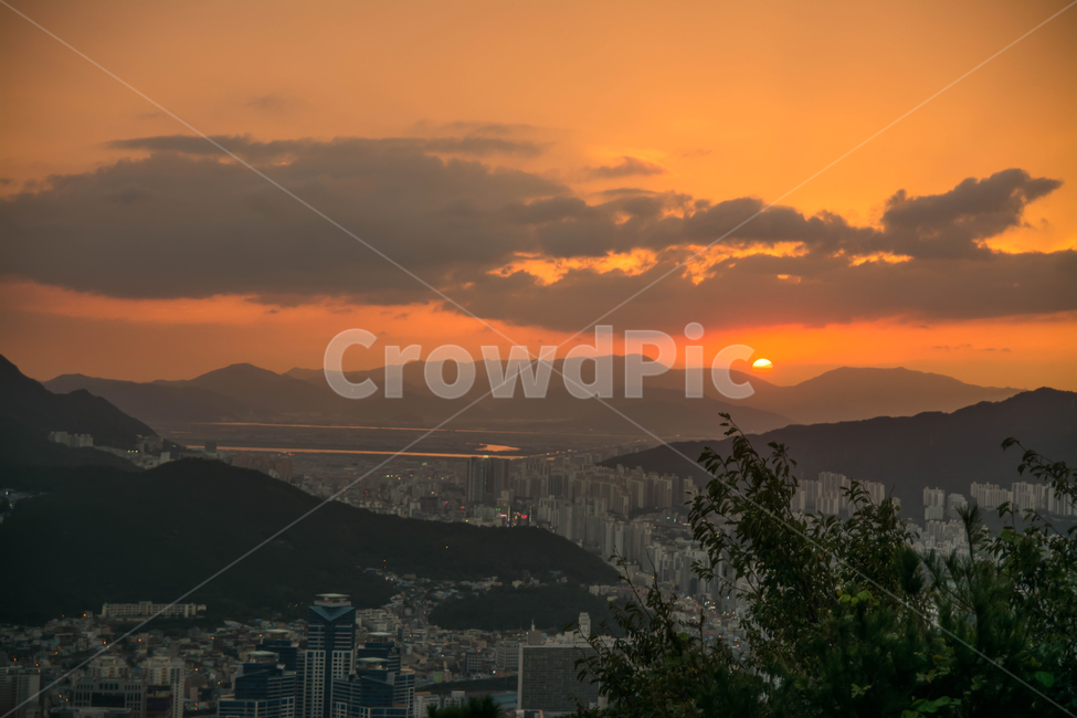 노을,일몰,풍경,자연,산,도시야경,도시,도시,풍경,city,landscape,한국도시풍경,한국도시경관,korea cityscape,nature,outdoors,옥외,dusk,황혼,dawn,새벽,sky,하늘,red sky,붉은 하늘,sunset