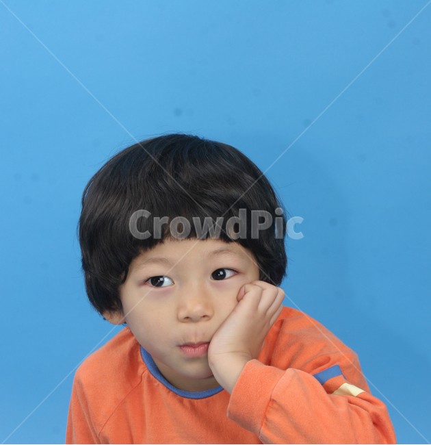 얼굴표정,남자아이,어린아이,미소,웃음,응시,관심,스마일,얼굴,사람,인물,인간,어린이,감정표현,수줍음,기분,kid,smile,human,boy,person,facial,expression,child,children,feeling,face,emotion,사람,인물,인간,human,person,얼굴표정,facial expression,face,어린이,어린아이,child,children,kid,감정표현,기분,feeling,emotion