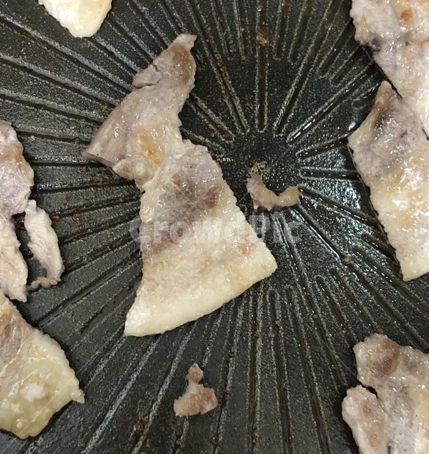 한반도모양고기,삼겹살,고기,음식,불판