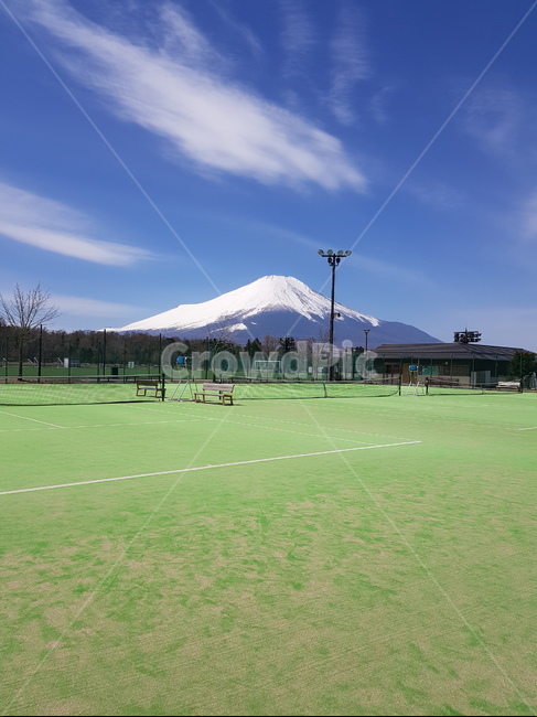 맑은날후지산,일본산,후지산야마나카호,후지산호수,후지산운동장,맑은후지산,후지산,눈덮힌후지산,겨울후지산,후지산구름,겨울산,산,구름,파란하늘,맑은하늘,하늘,축구장,잔디구장