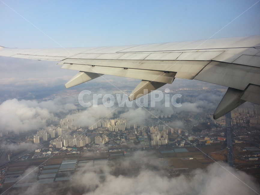 비행기,하늘,날개,구름,여행,설레임,airplanes,wing,cloud,town,blue,파란하늘,교통,교통수단,traffic,transportation