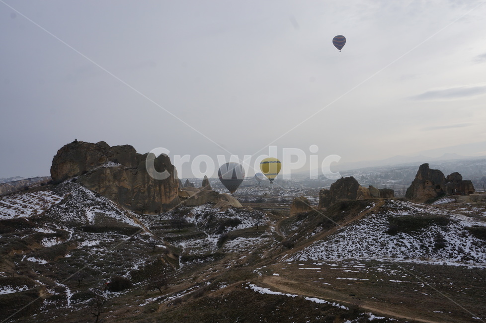 터키,카파도키아,열기구,눈내린마을,암벽,바위,흙,해외,외국,세계,foreign,oversea,world