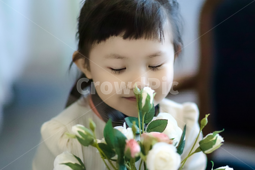 innocence,Young kid,child welfare,pure,smile,flower,flower scent,children,happiness,Childrens Day,child