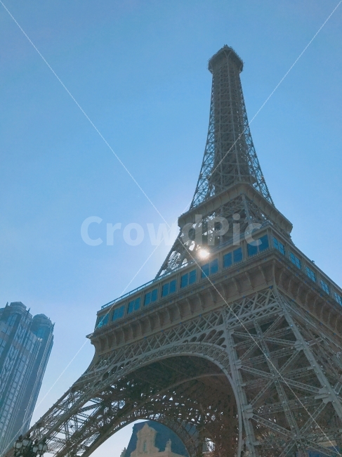 에펠탑,여행,해외,해외여행,하늘,푸른,빛,랜드마크,landmark,tourist attraction,해외,외국,세계,foreign,oversea,world,세계랜드마크,해외랜드마크,외국랜드마크,world landmark,world tourist attraction,building,건물,architecture,건축물,tower,탑,spire,첨탑,steeple,뾰족한 탑