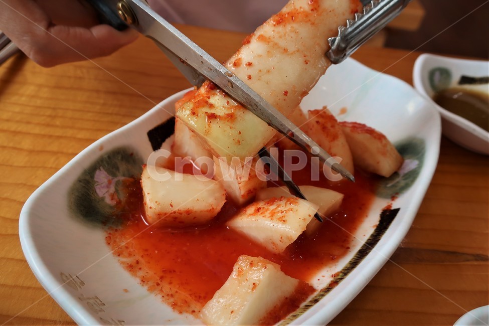 열무,총각,김치,가위,절단,발효,숙성,한식,알타리,무,음식,식재료,요리,food,cook,meal,dishes,food reserves,한식,한국음식,한국요리,korean food,korean dishes,korean meal,korean cook