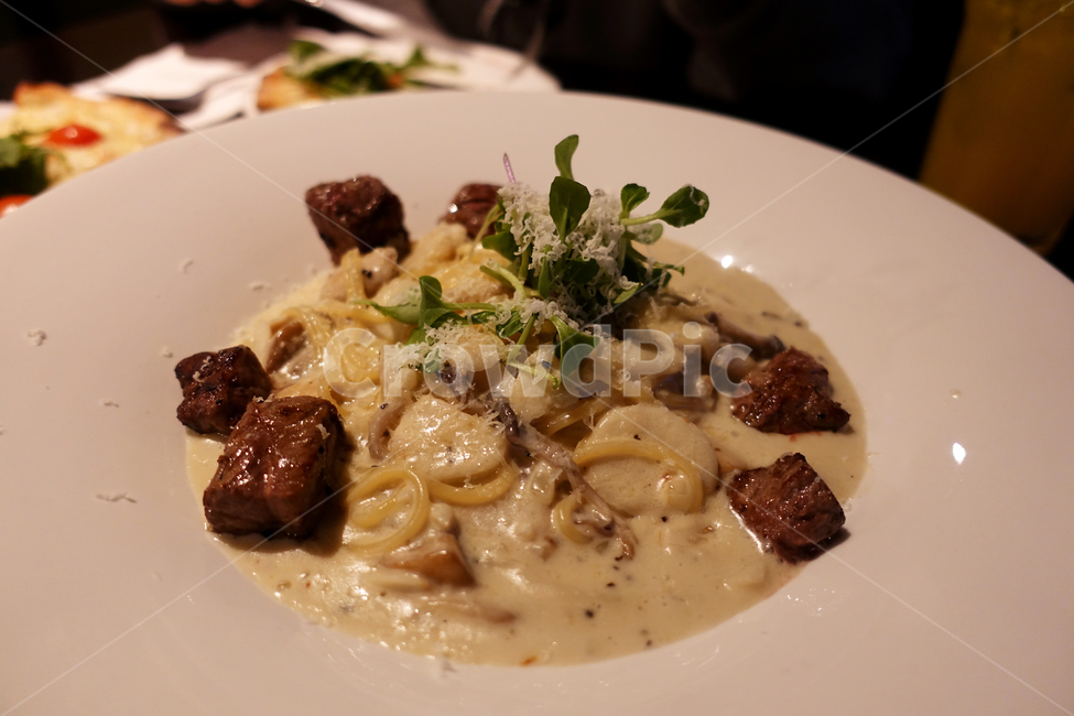 스테이크파스타,파스타,크림파스타,포크,creampasta,steakpasta,데이트,이탈리안레스토랑,restaurant,음식,식재료,요리,food,cook,meal,dishes,food reserves,면류,면요리,noodles,양식,서양음식,서양요리,western food,western dishes,western meal,western cook