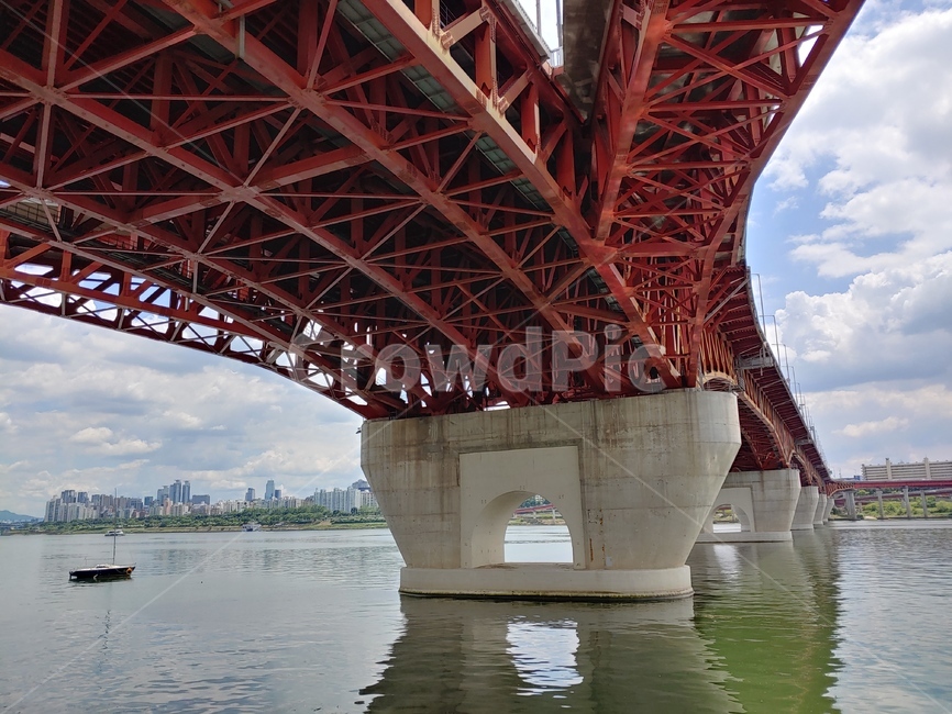 다리,대교,한강다리,교각,철골,한강,서울,요트,아파트촌,반사,비치다,bridge,잇다,연결,건축물,구조물,건축물,건물외관,exterior,building,structure,architecture,construction