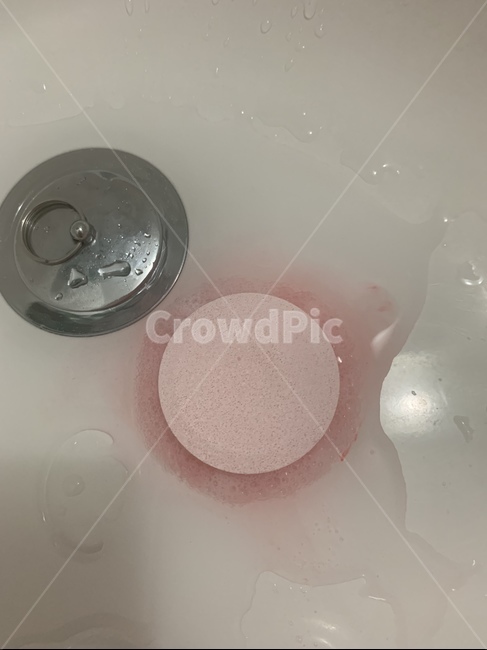 입욕제,욕조,배수구,물,욕실,목욕,분홍색,bathbomb,bathtub,drain,water,bathroom,bath,pink
