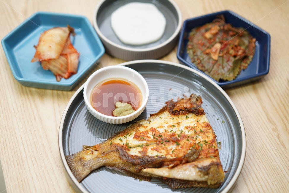 집밥,반찬,구이,생선,간장,먹거리,푸드,음식,한식,접시,식사,음식,식재료,요리,food,cook,meal,dishes,food reserves,수산물,해산물,fishery products,seafood,한식,한국음식,한국요리,korean food,korean dishes,korean meal,korean cook
