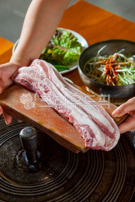 pepper,Grilled pot lid,green onion,sauce,Grilled pork neck with pot lid,pork,vegetable,pig,Lettuce,pork belly,pot lid pork belly,ingredients,cooking,Grilled Pork Belly with Pot Lid,Raw pork belly,Drink snacks,Pot Lid Raw Pork Belly,Plane Pork Belly,pot li