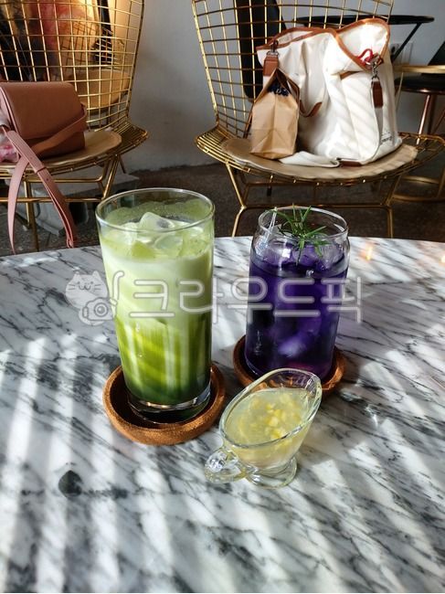 카페,라떼,녹차라떼,보라색음료,레몬즙,cafe,latte,greentealatte,drink,칵테일,레몬에이드,cocktail,마실것