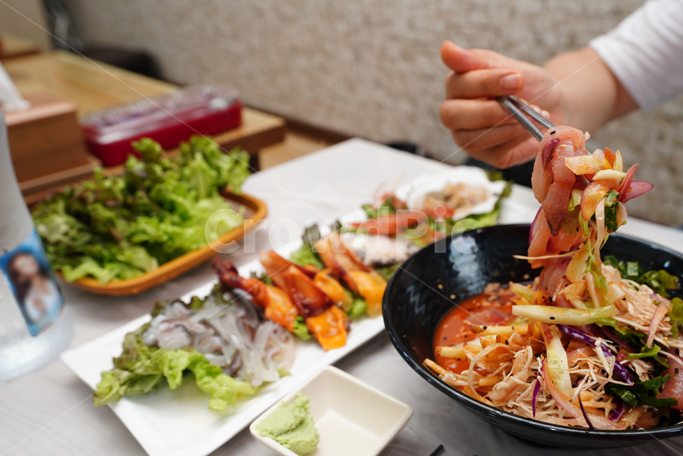 술안주,물회,회,생선,음식,안주거리,푸드,식사,fish,술자리,먹거리,food,사람,인물,인간,human,person,신체일부,몸,body,음식,식재료,요리,food,cook,meal,dishes,food reserves,수산물,해산물,fishery products,seafood