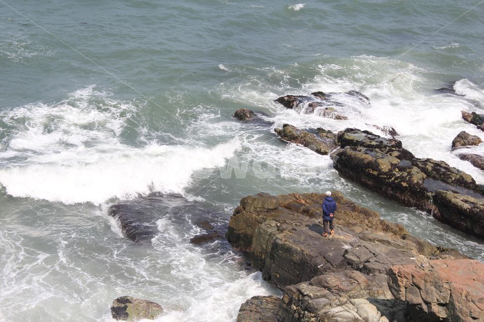 바다,sea,낚시,파도,seawaves,사람,fishing,자연,인간,wave,자연,풍경,nature,landscape,outdoors,옥외,water,물,ocean,대양,promontory,곶,sea waves