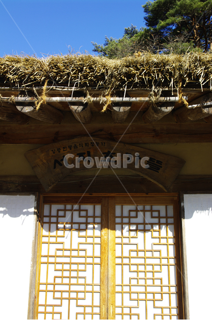 초가집,문,문양,전통가옥,지붕,한국전통,한국문화,korean traditional,korean culture,건축물,건물외관,exterior,building,structure,architecture,construction