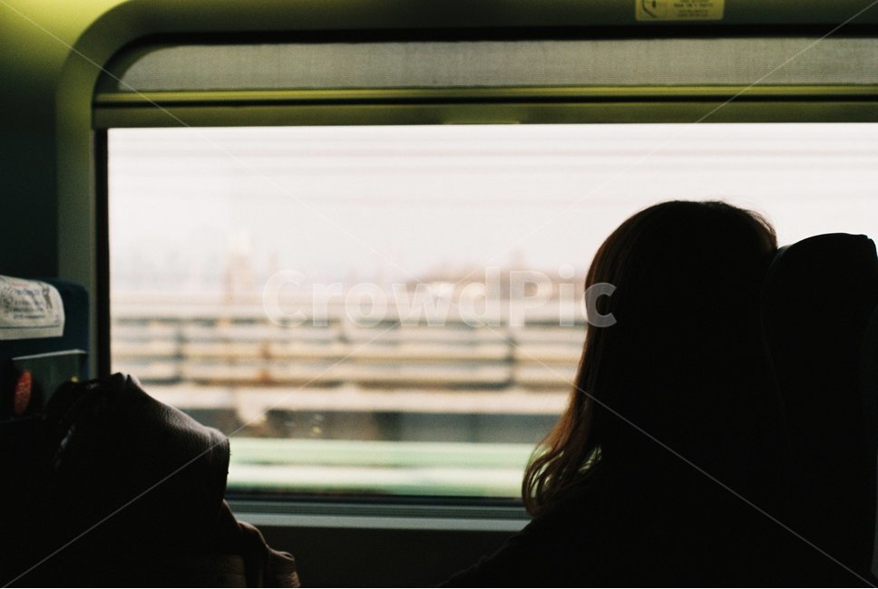 기차,ktx,풍경,필름,필름사진,film,사람,인물,인간,human,person,여성,여자,woman,female,lady,인물실루엣,사람실루엣,character silhouette,human silhouette,여행,휴가,traveling,vacation,trip,감성,sensible,feeling,고독함,외로움,쓸쓸함,우울함,슬픔,lonely,solitary,교통,교통수단,traffic,transportation,home decor,가정 장식