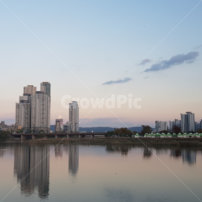 강변,강,건물,노을,구름,하늘,도시,풍경,city,landscape