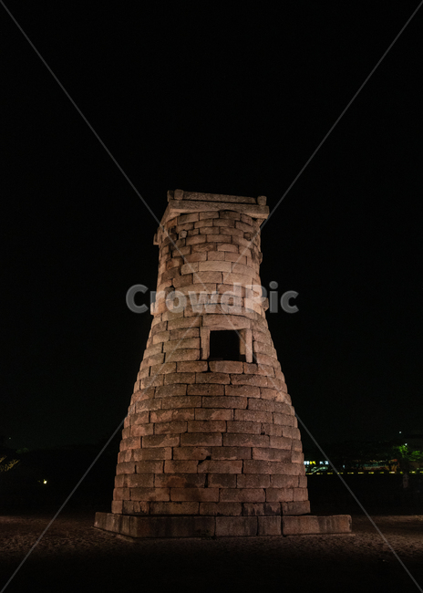 첨성대,경주,야간,밤,천문,천문관측,신라,건축물,빌딩,탑,건물,풍경,building,tower,architecture,문화재,night,stone,build,korea,천문대,old,observatory,culture,문화,cultural,heritage,야경,밤,풍경,nightscape,night,landscape,한국전통,한국문화,korean traditional,korean culture,랜드마크,landmark,tourist attraction,한국랜드마크,한국관광지,한국명소,korea landmark,korea tourist attraction
