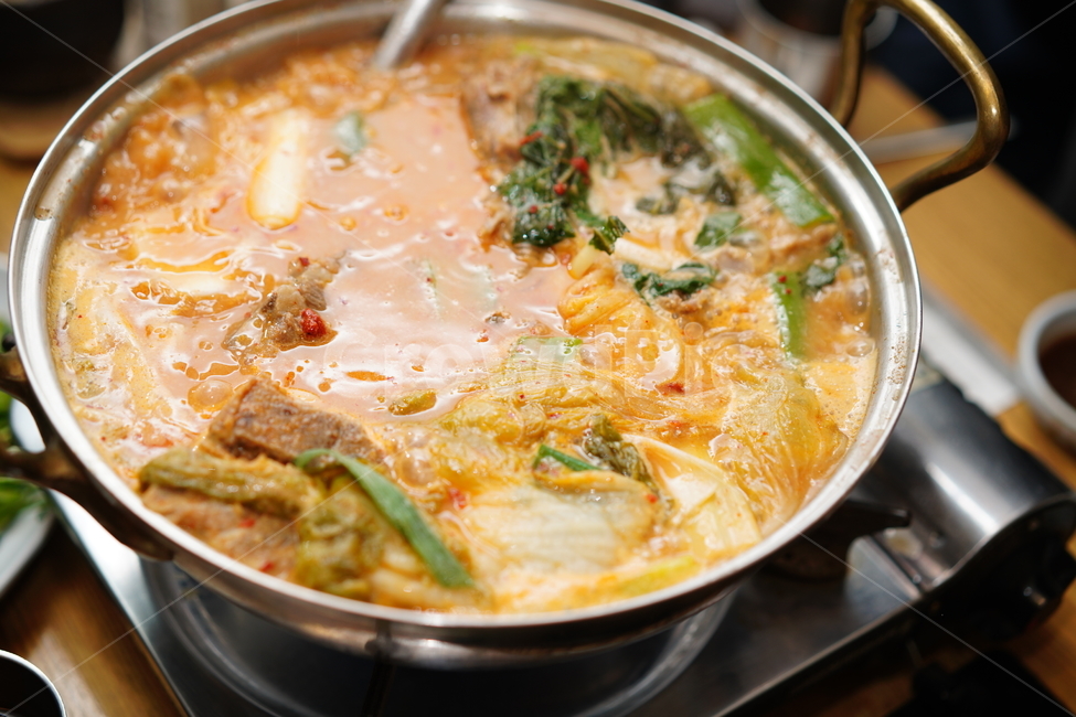 해장국,한식,국물요리,국물,음식,먹방,안주,뼈해장국,고기,육식,육류,돼지,먹거리,푸드,식사,음식,식재료,요리,food,cook,meal,dishes,food reserves,한식,한국음식,한국요리,korean food,korean dishes,korean meal,korean cook