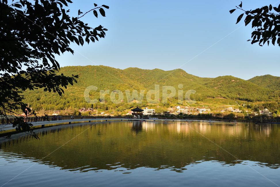 정자,호수,다리,하늘,산,자연,lake,물,옥외,nature,water,outdoors