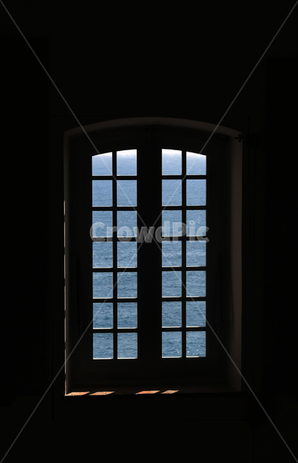 창,실루엣,창문,바다,그림자,silhouette,window,문,door,공간,틈,격자,빛,창틀,사각형,사물,오브제,objet