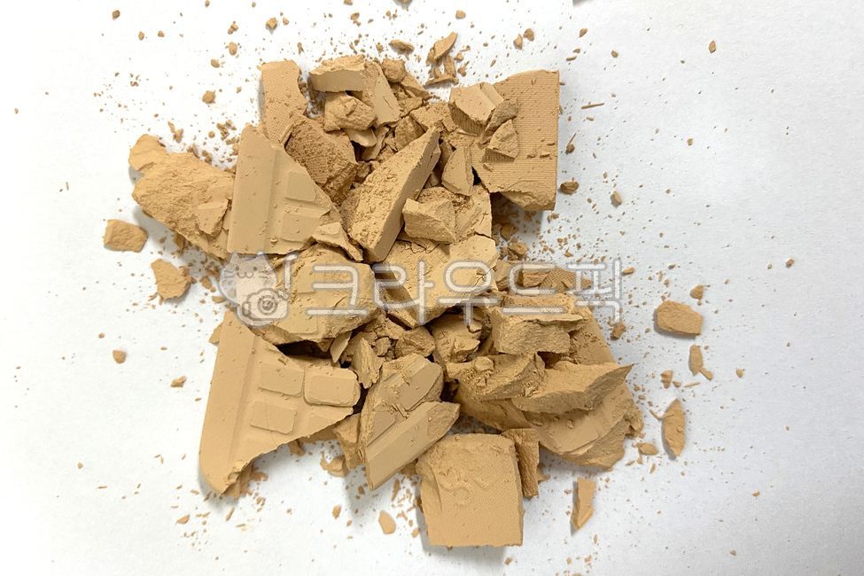 broken,cosmetic texture,fact,Destruction,break,texture,smithereens,concept,powder,cosmetics,cracked,fracture,brake,make up,Facts are broken,broken cosmetics,Fact Powder,Production,powder powder,makeup powder,collapse