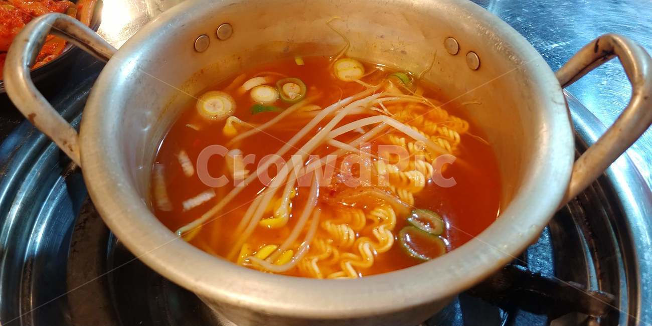 라면,음식,국물,양은냄비,냄비,음식,식재료,요리,food,cook,meal,dishes,food reserves,면류,면요리,noodles,한식,한국음식,한국요리,korean food,korean dishes,korean meal,korean cook