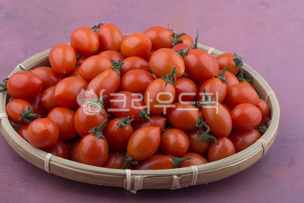 basket,deep red,Cherry tomato,Fruit,cherry tomatoes,tomato,Jujube Tomato,vegetable,food