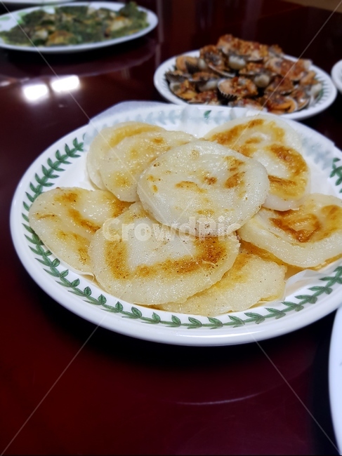 음식,요리,플래터,빈대떡,떡,전통음식,전통,food,meal,platter,dish,상차림,반찬,빈대,식사,전