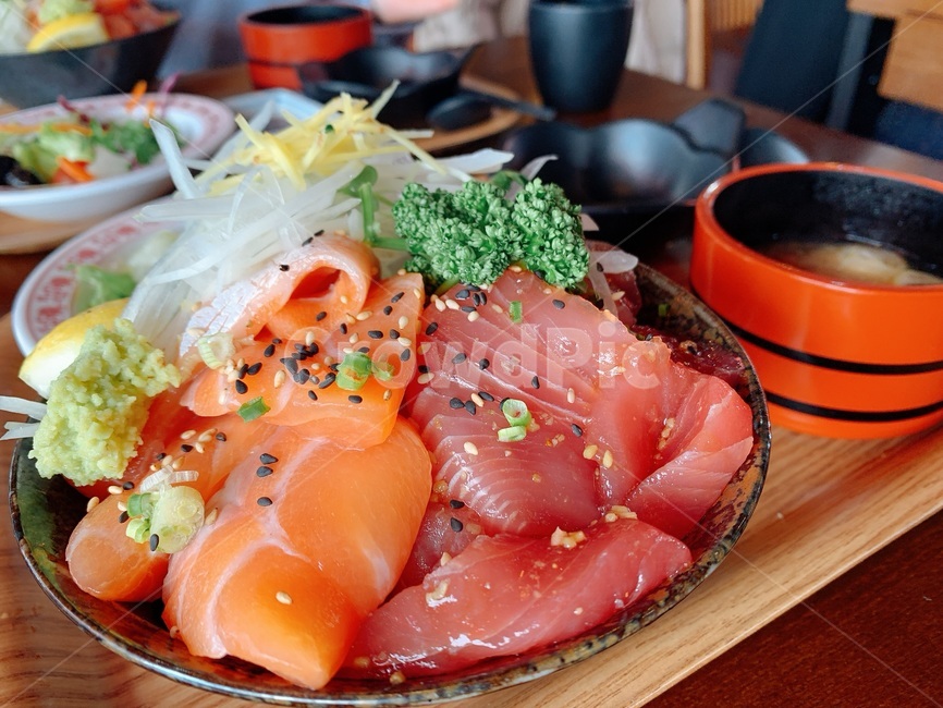 참치연어덮밥,참치덮밥,연어덮밥,참치,연어,덮밥,회,food,salmon,tuna