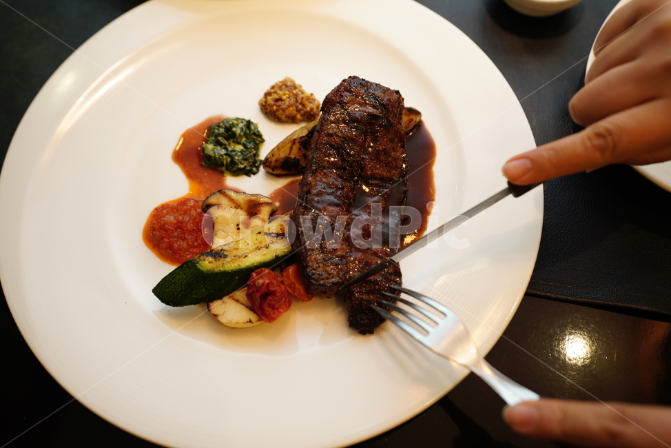스테이크,부채살,소고기,steak,외식,식사,음식,접시,디너,데이트,먹거리,고기,육식,육류,야채,양식,food,먹방,음식,식재료,요리,food,cook,meal,dishes,food reserves,양식,서양음식,서양요리,western food,western dishes,western meal,western cook