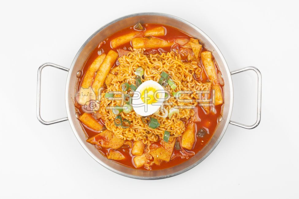 Snacks,tteokbokki,rabokki,snack bar,Korean snacks,Korean food,food,ingredients,cooking,rice cakes,ramen